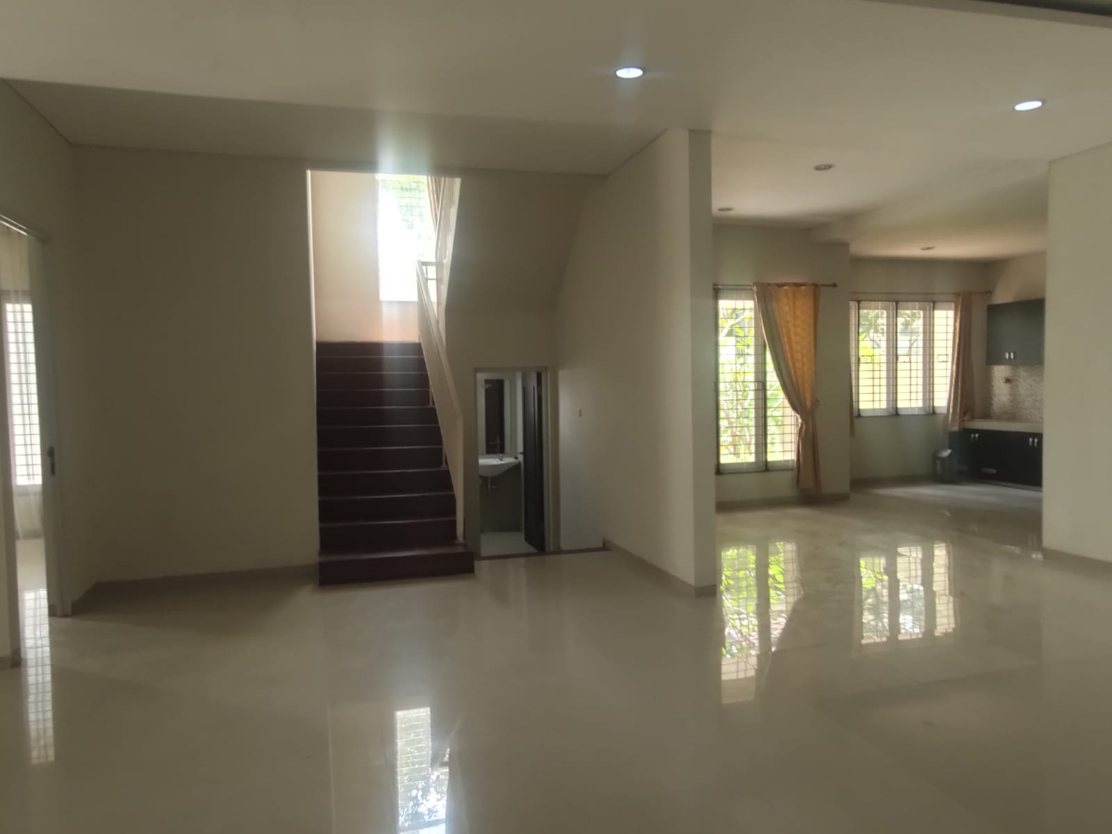 Disewakan Rumah di Taman Napoli Lippo Cikarang